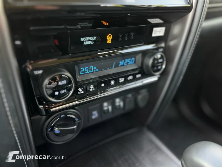 HILUX SW4 2.8 D-4D TURBO DIESEL SRX 4X4 AUTOMÁTICO