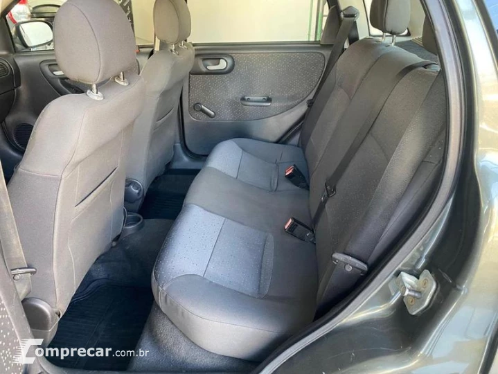 CORSA SEDAN PREMIUM