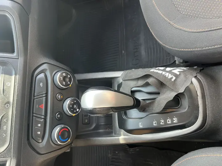 Onix Hatch 1.4 4P FLEX LT AUTOMÁTICO