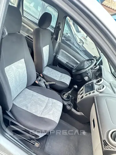 Fiesta Sedan 1.6 4P FLEX