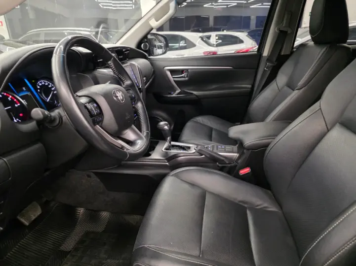 HILUX SW4 2.8 D-4d Turbo SRX 7L 4X4