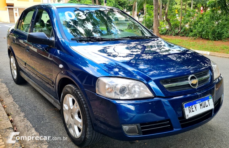 ASTRA 1.8 MPFI GL Sedan 8V