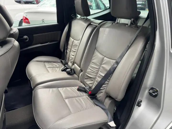 GRAND LIVINA 1.8 SL 16V