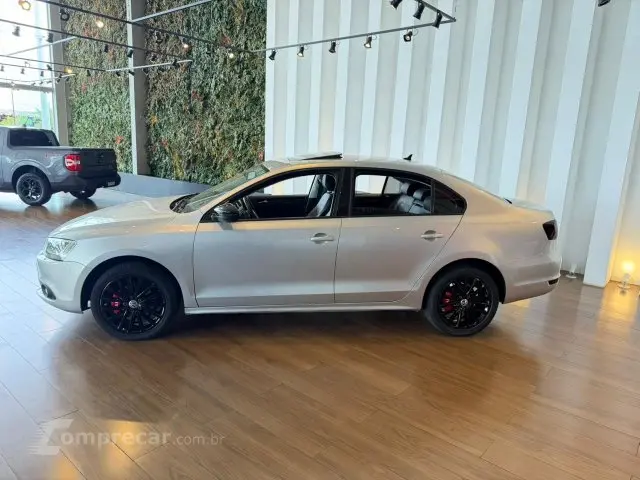 JETTA - 2.0 COMFORTLINE 4P MANUAL