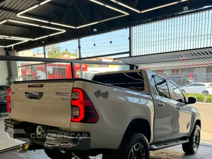 HILUX 2.8 D-4D TURBO DIESEL CD SRX 4X4 AUTOMÁTICO