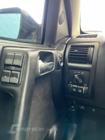 ASTRA 2.0 MPFI Advantage Sedan 8V