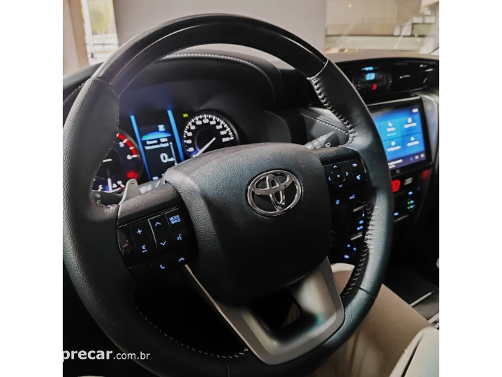 HILUX SW4 2.8 D-4D TURBO DIESEL SRX PLATINUM 7L 4X4 AUTOMÁTI