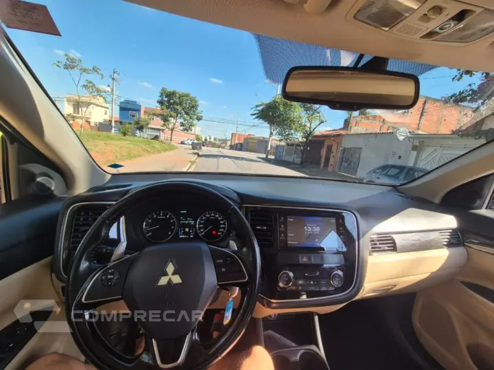 OUTLANDER 3.0 GT 4X4 V6 24V GASOLINA 4P AUTOMÁTICO