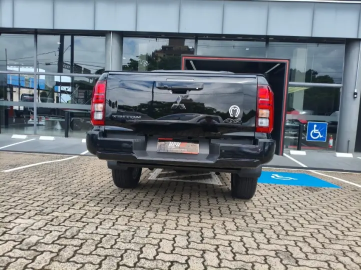 TRITON 2.4 Biturbo CD Hpe-s 4X4