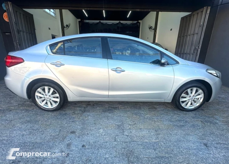 CERATO 1.6 E.263 Sedan 16V
