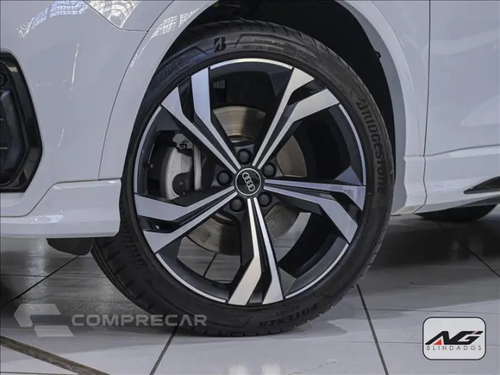 Q3 2.0 40 TFSI Performance Black Quattro