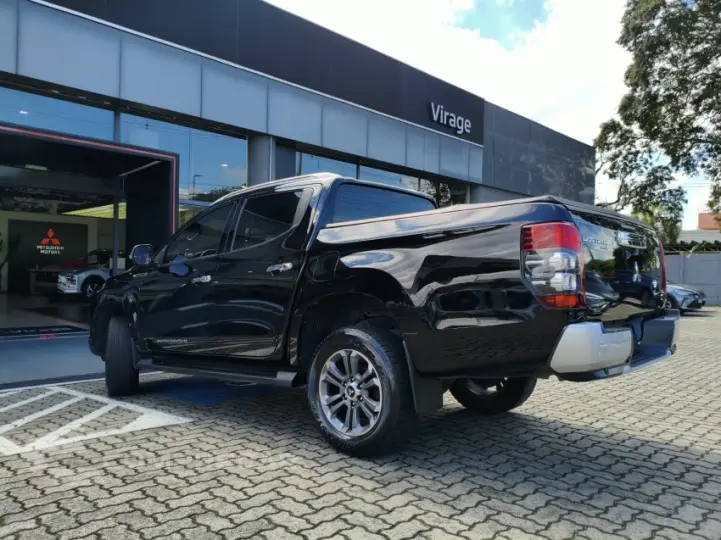 TRITON 2.4 Biturbo CD Hpe-s 4X4
