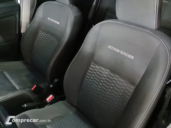 Etios Cross 1.0