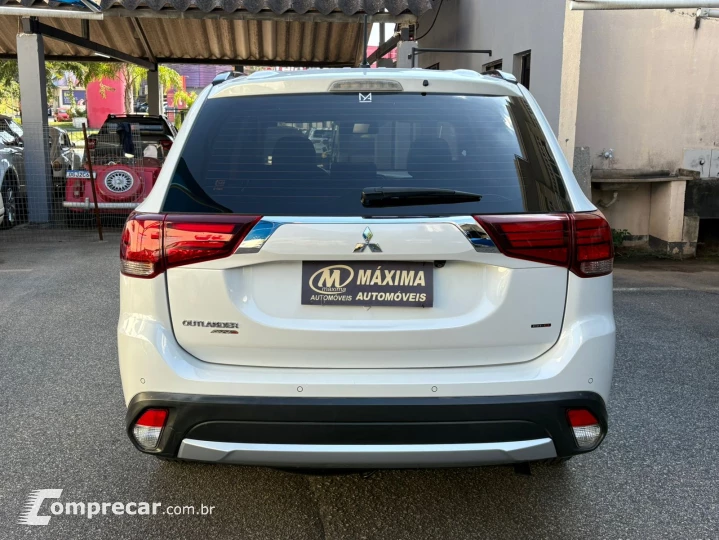 OUTLANDER 2.2 Mivec Di-d Hpe-s AWD