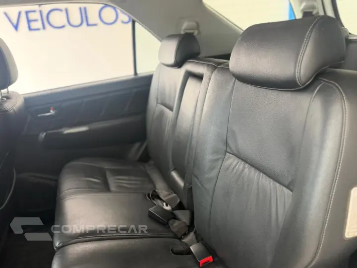 Hilux SW4 SRV D4-D 4x4 3.0 TDI Dies. Aut