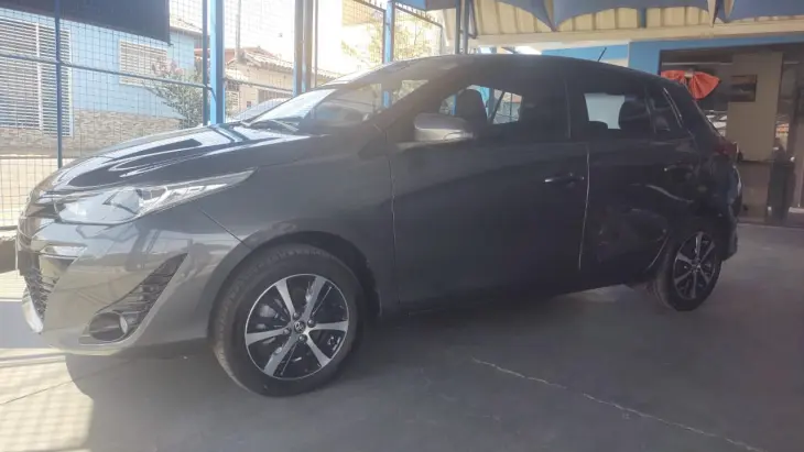 Yaris XLS automático/ teto