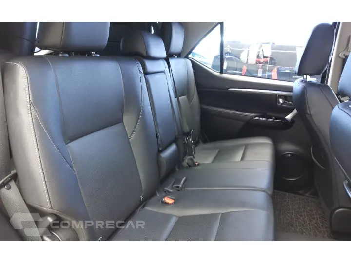 HILUX SW4 2.8 D-4D TURBO DIESEL SRX PLATINUM 7L 4X4 AUTOMÁTI