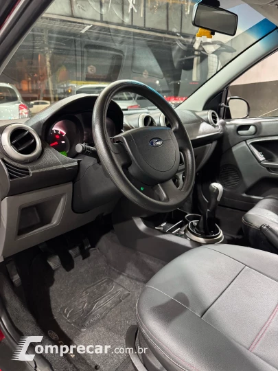 FIESTA 1.6 MPI Class Hatch 8V