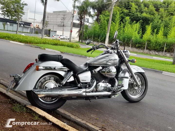 Shadow 750