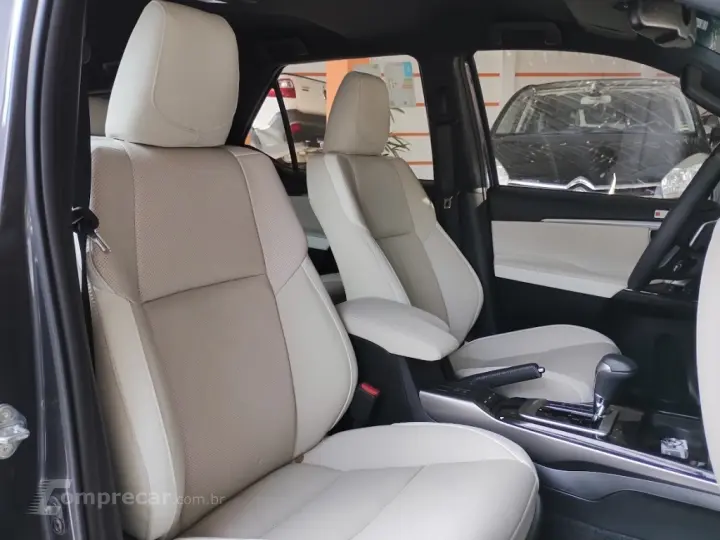 HILUX SW4 2.8 D-4D TURBO DIESEL DIAMOND 7L 4X4 AUTOMÁTICO