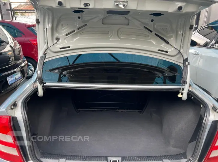 ASTRA 2.0 MPFI Advantage Sedan 8V