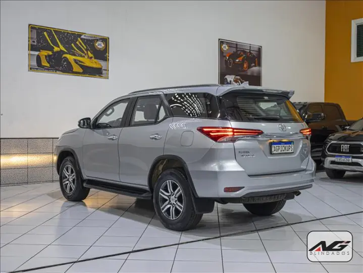 HILUX SW4 2.7 SRV 7 Lugares 4X2 16V