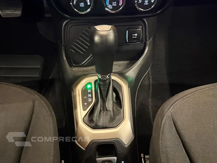 Renegade 1.8 16V Flex 4P Automático