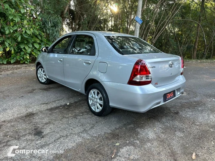 ETIOS 1.5 X PLUS SEDAN 16V FLEX 4P AUTOMÁTICO