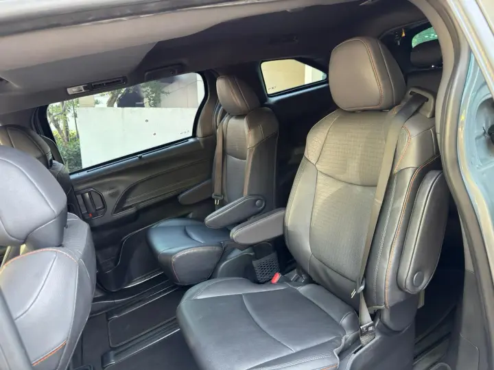 SIENNA 2.5 VVT-I Hybrid XSE