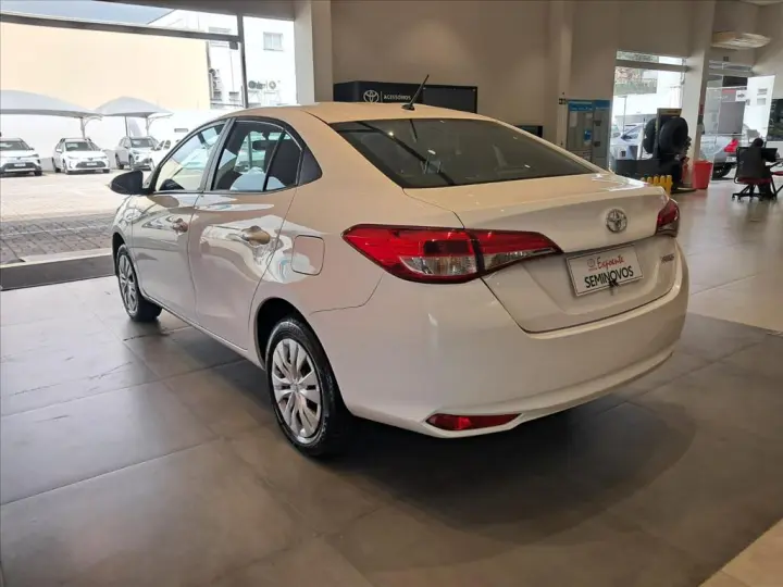 YARIS 1.5 16V FLEX SEDAN XL LIVE MULTIDRIVE