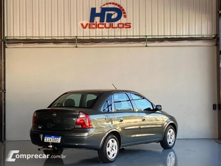 CORSA SEDAN PREMIUM