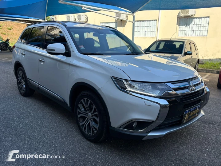 OUTLANDER 2.2 Mivec Di-d Hpe-s AWD