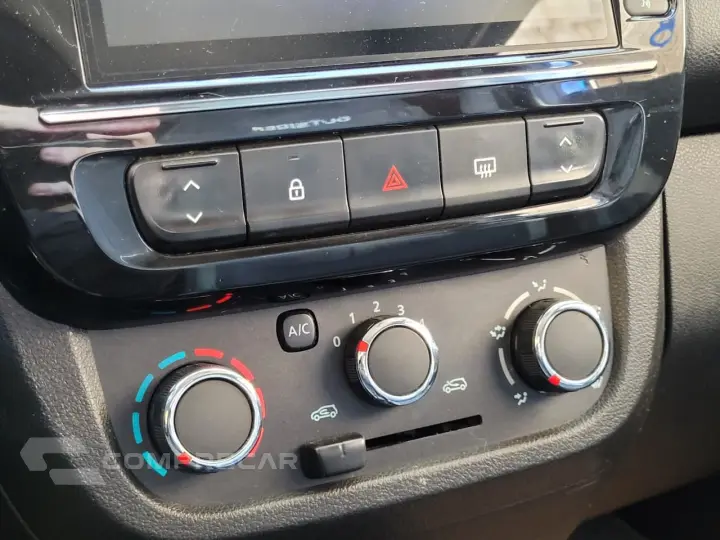 Kwid KWID OUTSIDER 1.0 Flex 12V 5p Mec.