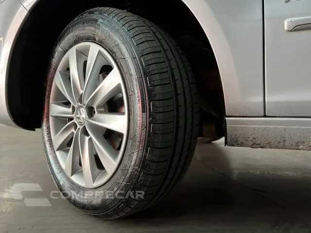FOX - 1.6 MI PRIME 8V 4P MANUAL