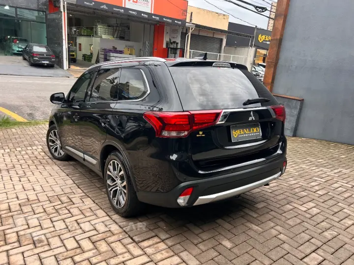 OUTLANDER 2.2 165cv Diesel Aut.