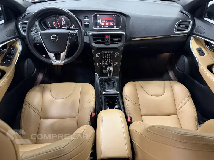 V40 2.0 T4 MOMENTUM GASOLINA 4P AUTOMÁTICO