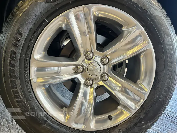 Classic 5.7 V8 32V 4P HEMI LARAMIE AUTOMÁTICO