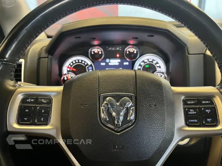 Classic 5.7 V8 32V 4P HEMI LARAMIE AUTOMÁTICO