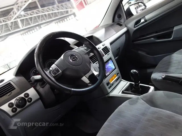 VECTRA SEDAN - 2.0 MPFI ELEGANCE 8V 4P MANUAL