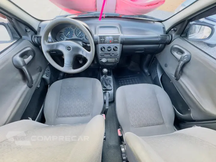 Classic Sedan 1.6 4P