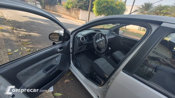 FIESTA 1.6 MPI Class Hatch 8V