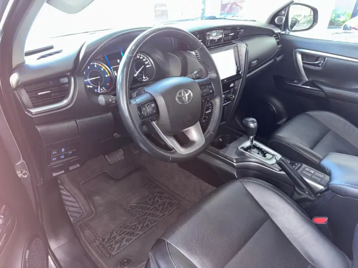 HILUX SW4 2.8 D-4d Turbo SRX 7L 4X4