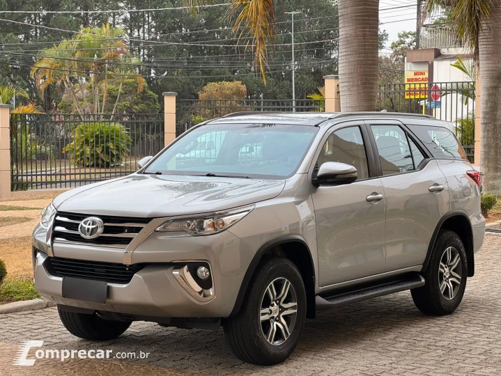 HILUX SW4 2.7 SR 4X2 7 Lugares 16V