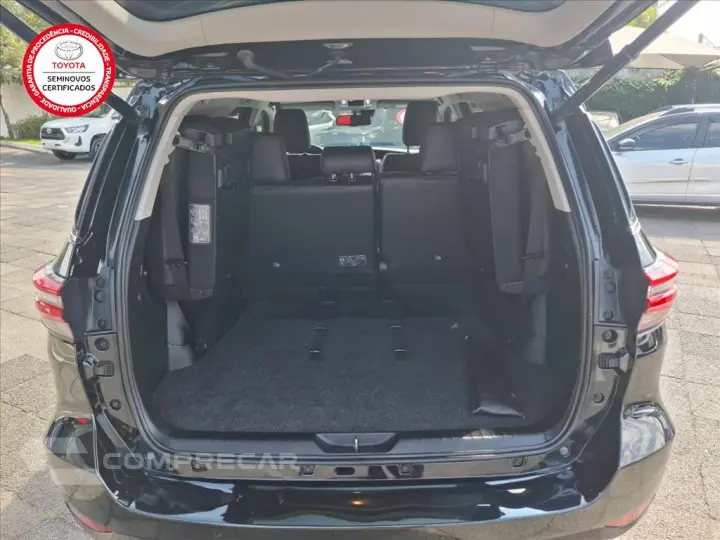 HILUX SW4 2.8 D-4D TURBO DIESEL SRX 7L 4X4 AUTOMÁ
