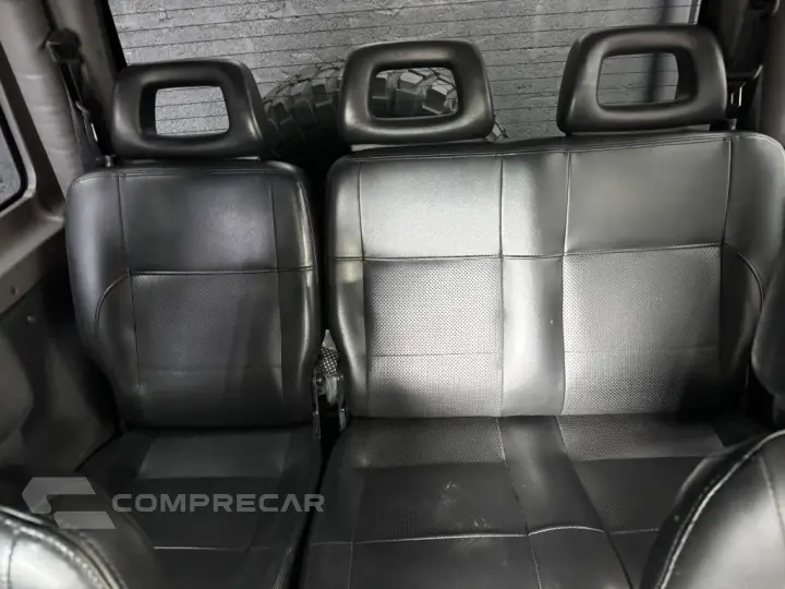 T-4 4x4 3.0 TB Int. Cap. Rígida Diesel
