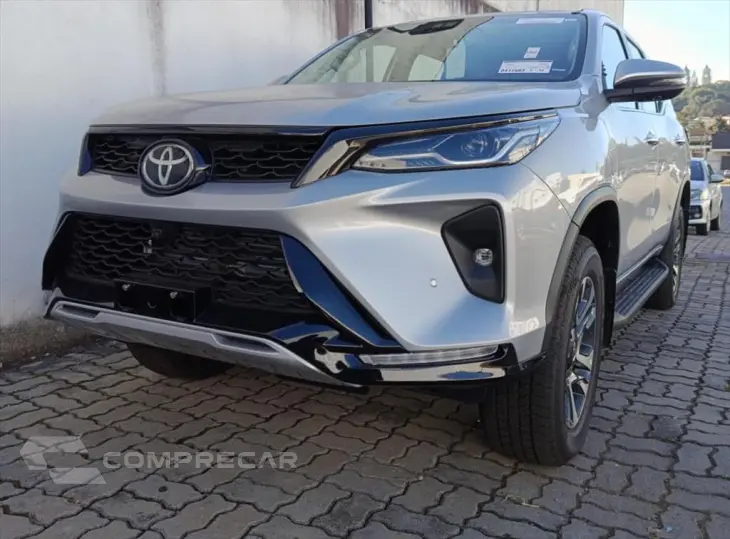 HILUX SW4 2.8 D-4D TURBO DIESEL SRX PLATINUM 7L 4