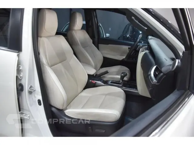 HILUX SW4 - 2.8 D-4D TURBO DIAMOND 7L AUTOMÁTICO