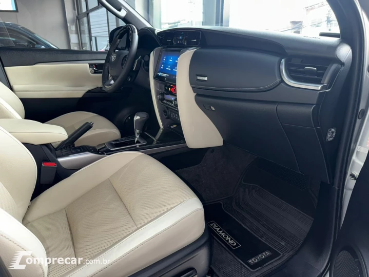 HILUX SW4 2.8 SRX Diamond 4X4 7 Lugares 16V Turbo Intercoole