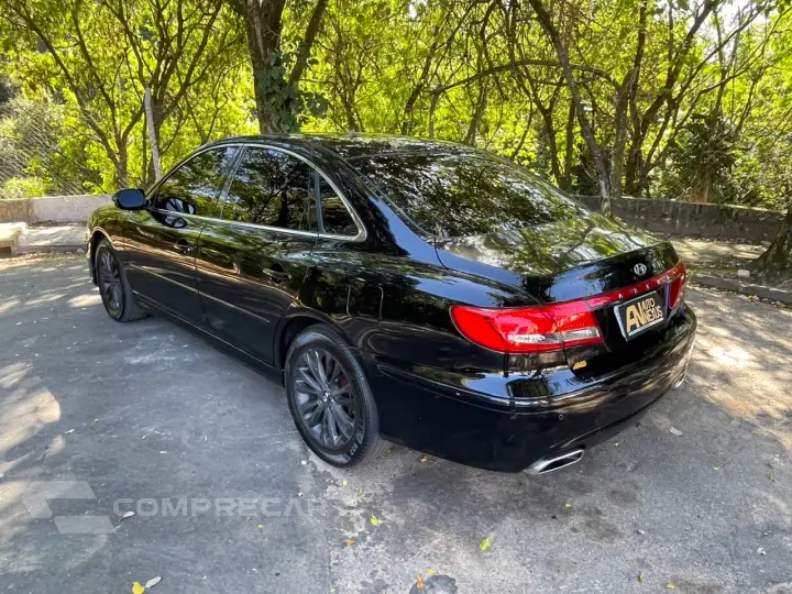 AZERA 3.3 MPFI GLS Sedan V6 24V
