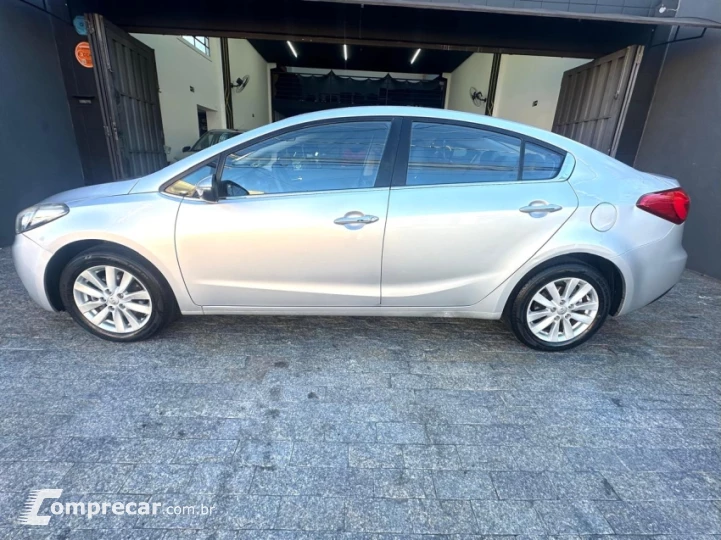 CERATO 1.6 E.263 Sedan 16V